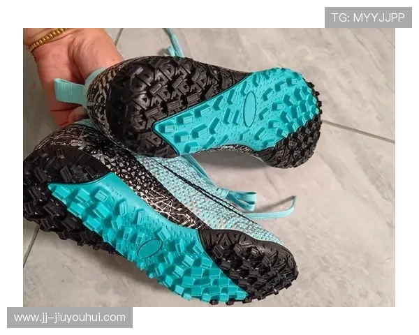 儿童碎钉足球鞋护踝设计创新助力小球员提升运动表现与保护效果